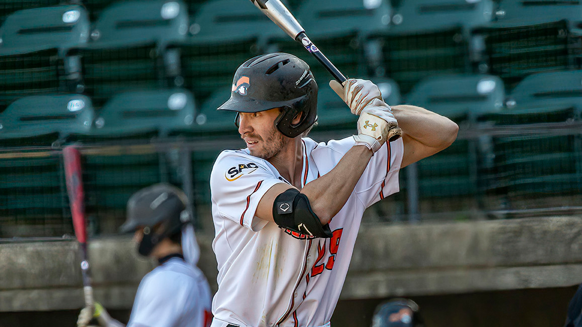 Dos Santos' 5-hit game highlights 15-14 win at King