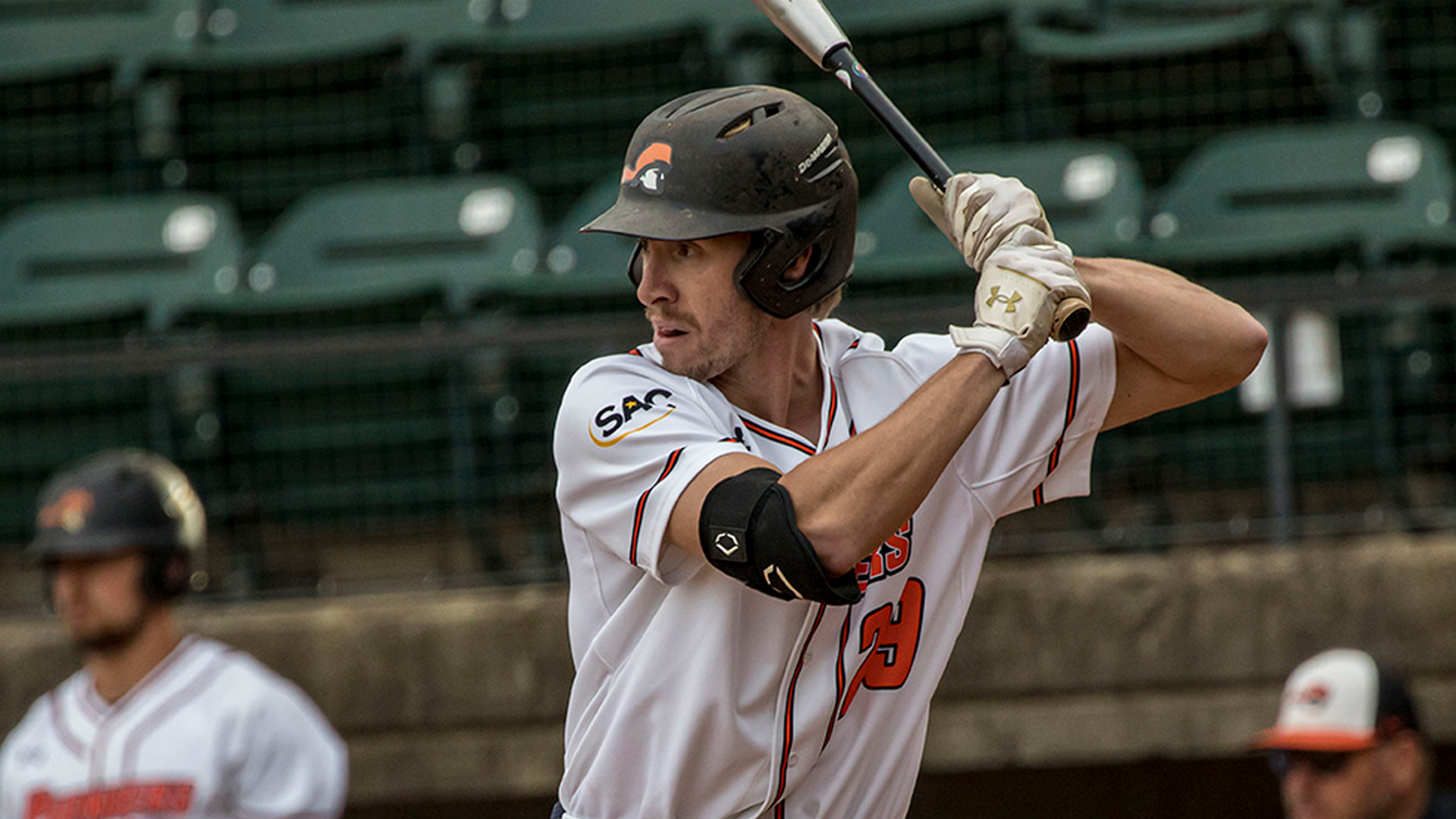 Pioneers fall 7-6 to Flames in extra innings