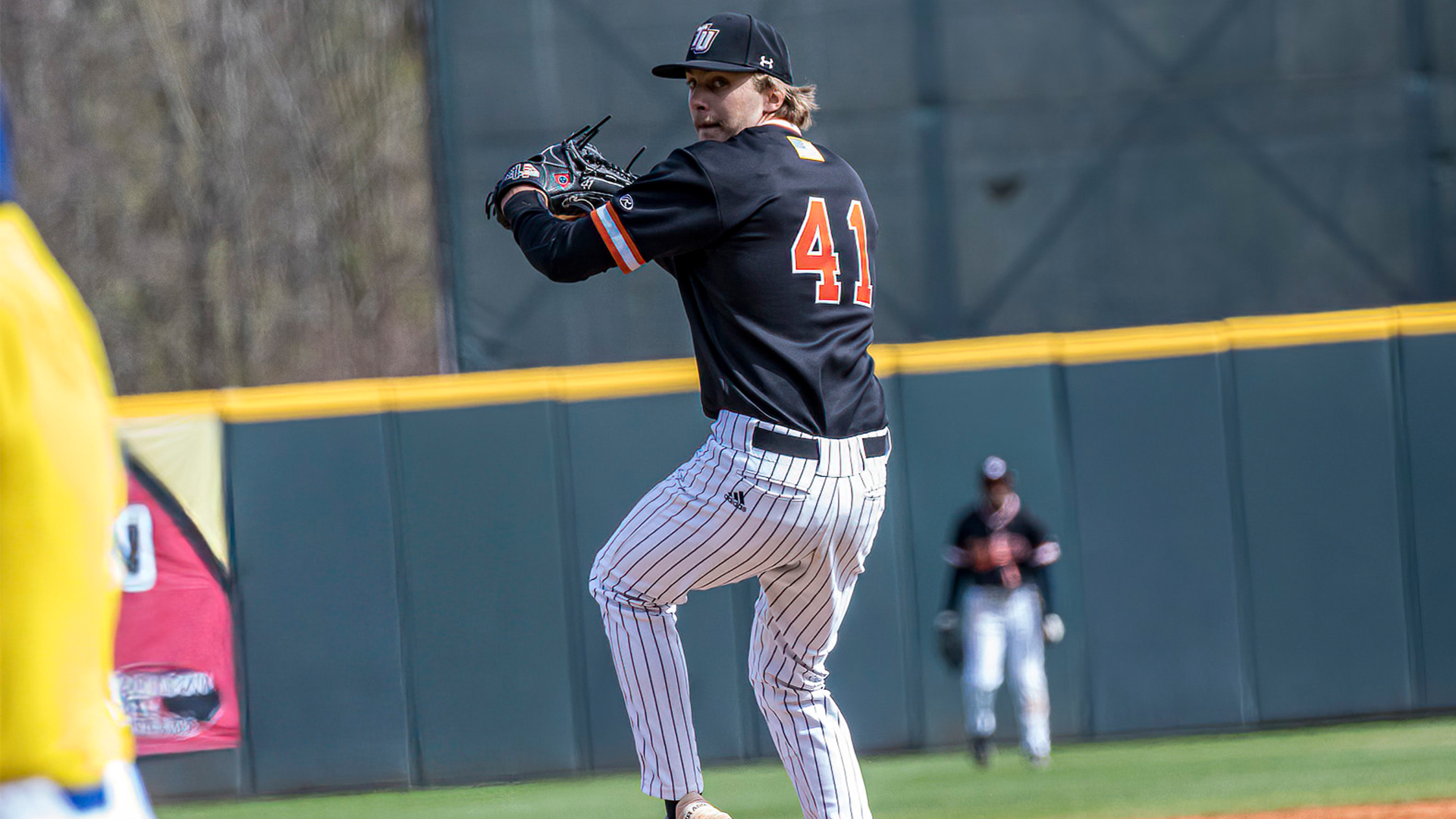 Pioneers split baseball DH, win weekend series over Limestone
