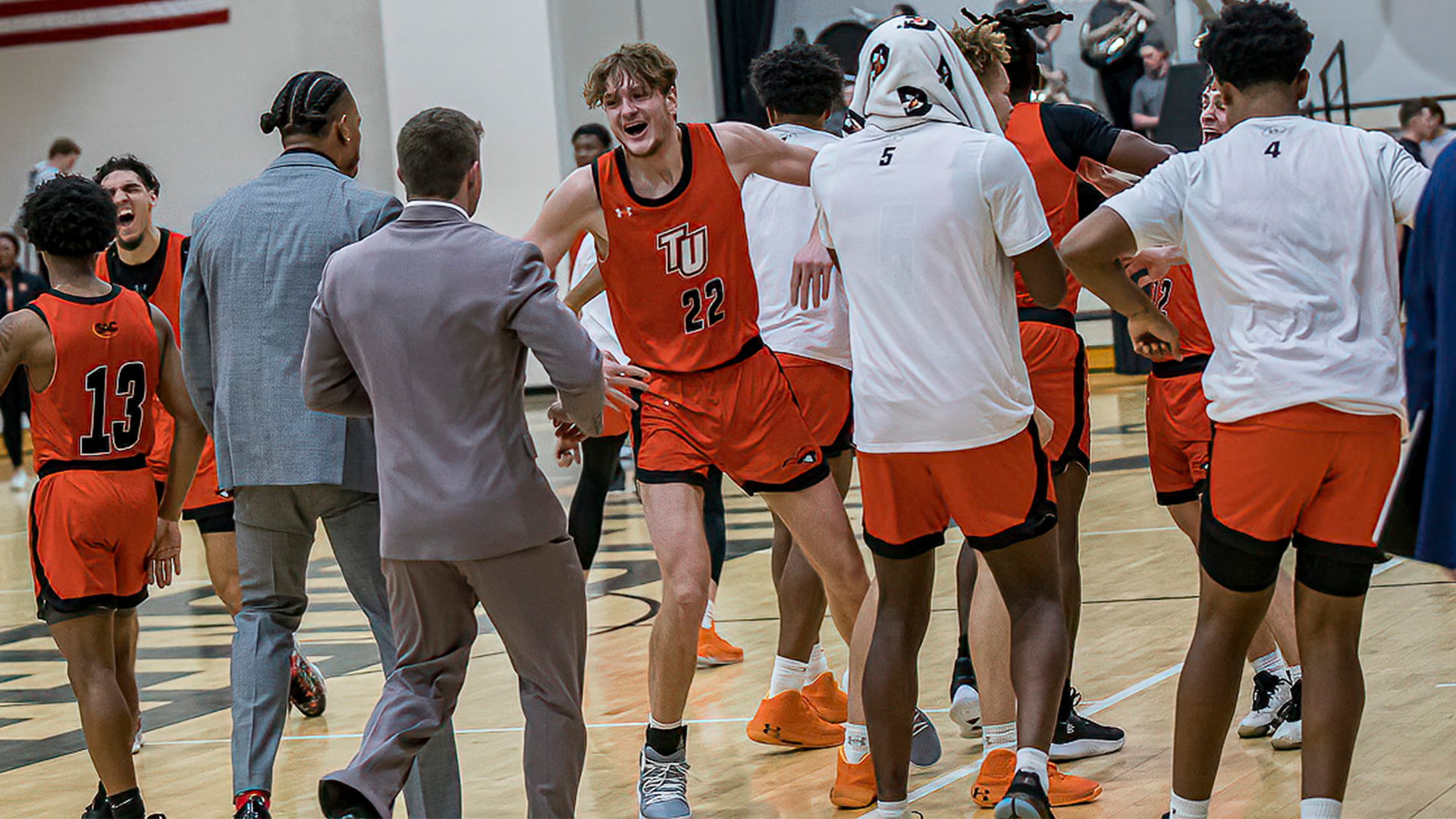 Jordan's go-ahead jumper paces Pioneers to 80-78 upset over No. 3 LMU