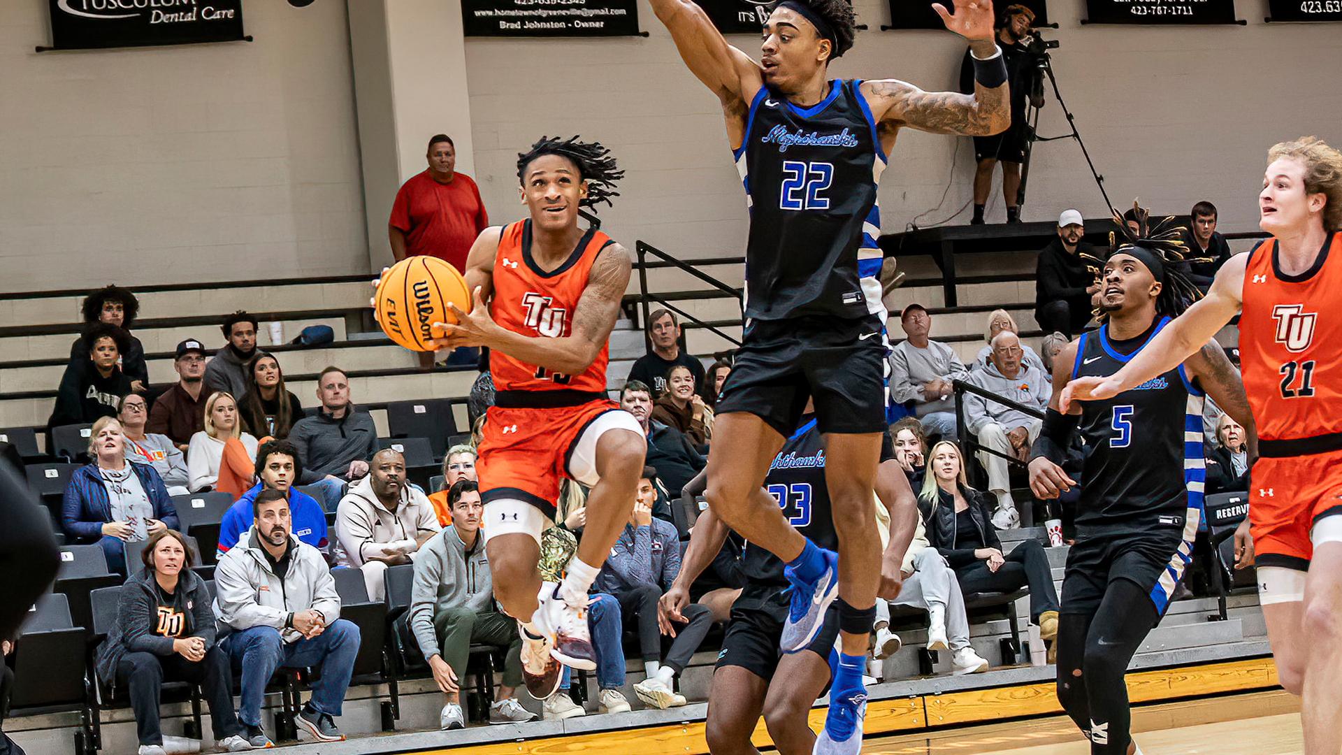 KJ Crump scored a career-high 21 points in Tuesday's game vs No. 10/7 North Georgia (photo by Chuck Williams)