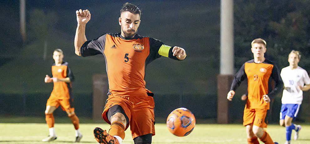 7th-ranked Pioneers stay perfect with 2-1 win over Mars Hill
