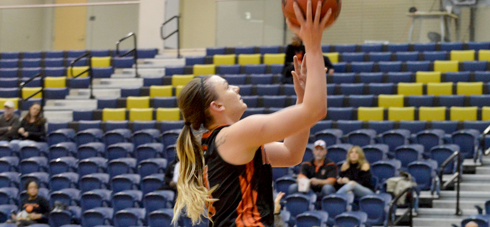 Pioneers force 32 turnovers in 71-55 win at Queens