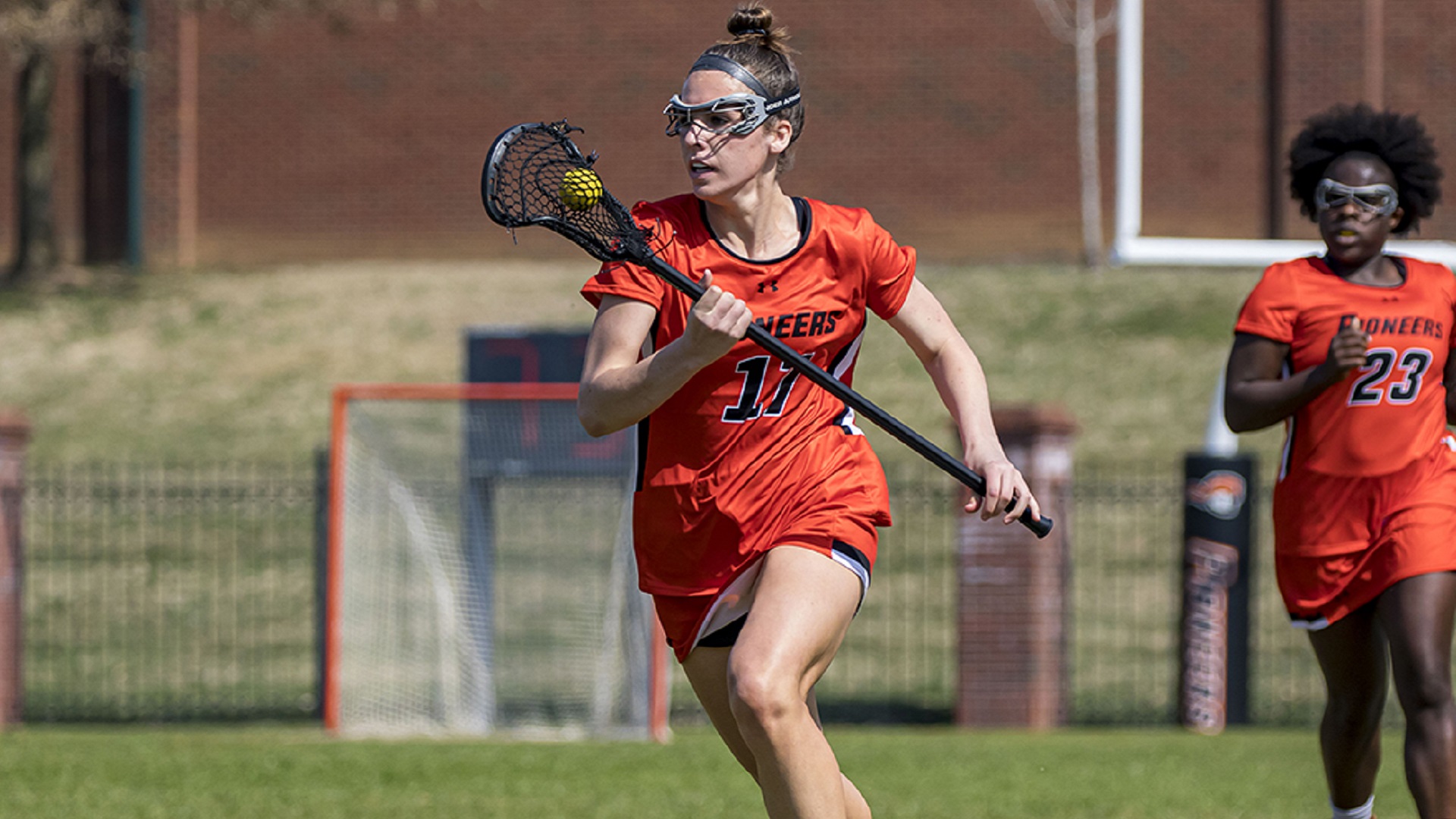 Pioneers take early lead but fall to #1 Queens