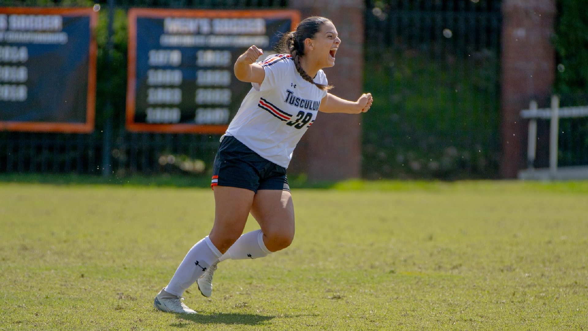 Escamilla scores twice but L-R scores late for 3-2 win over Pioneers