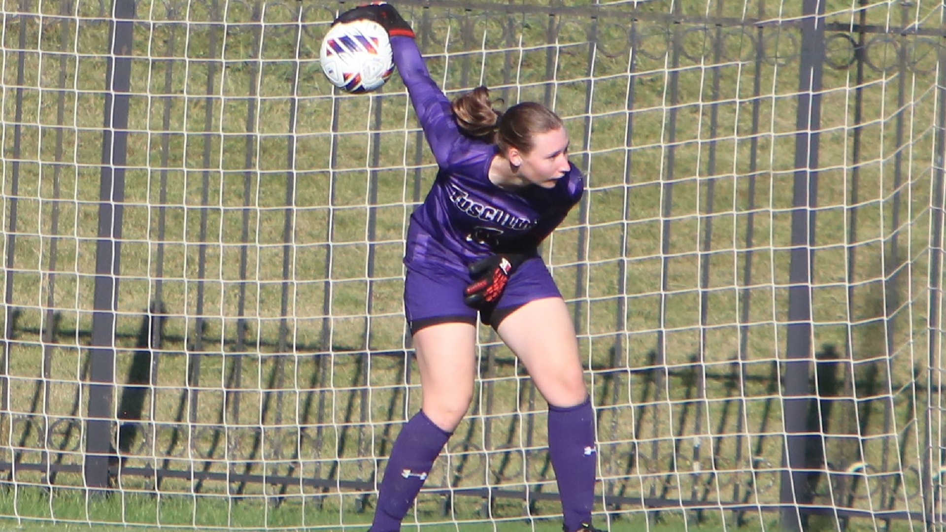 Nationally-ranked Lee defeats Pioneers 4-0
