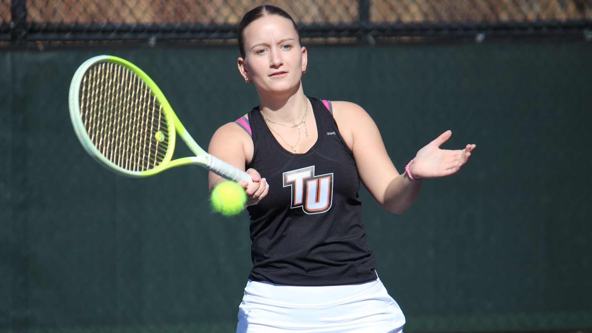 Nationally-ranked Newberry slips past Pioneers 4-2